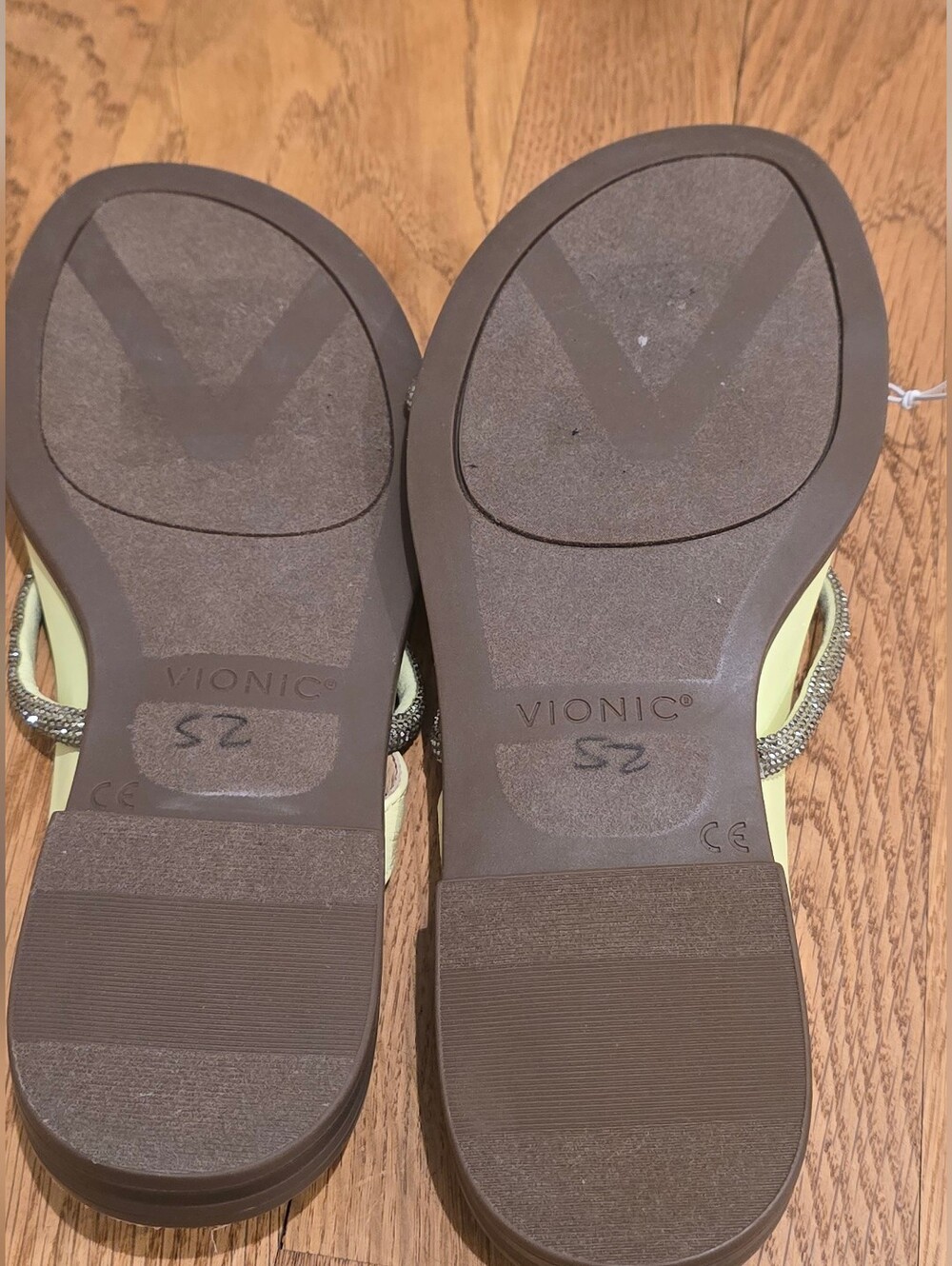 New Without Box VIONIC Prism leather sandals Pale Lime Sz 8 - Picture 6 of 8